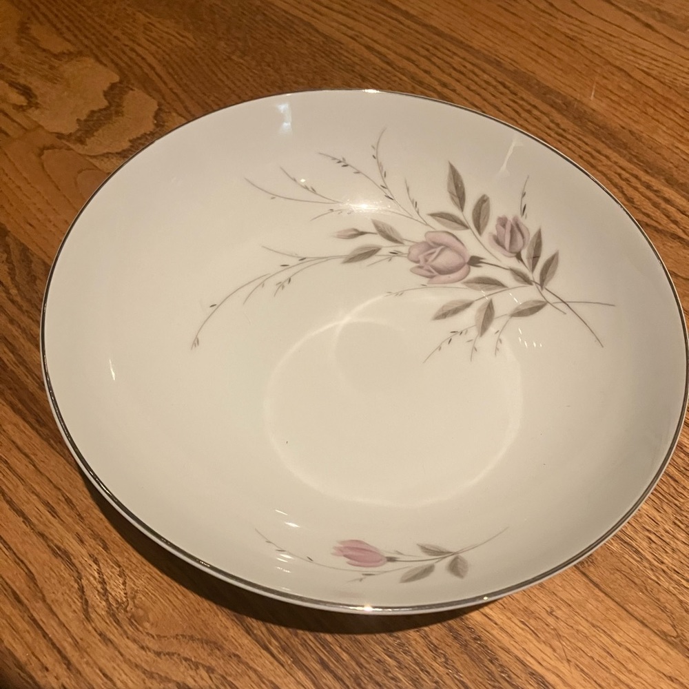 Mikasa 9 inch vegetable bowl